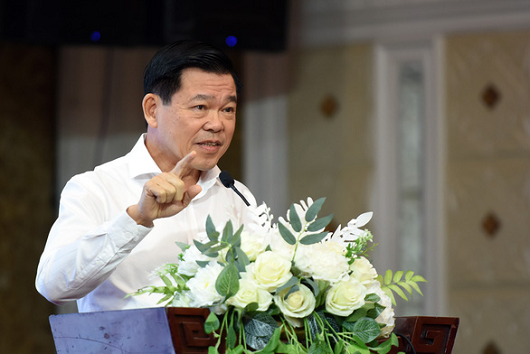 Bí thư Tỉnh ủy Đồng Nai Nguyễn Hồng Lĩnh phát biểu tại hội nghị Bí thư Tỉnh ủy Đồng Nai Nguyễn Hồng Lĩnh phát biểu tại hội nghị