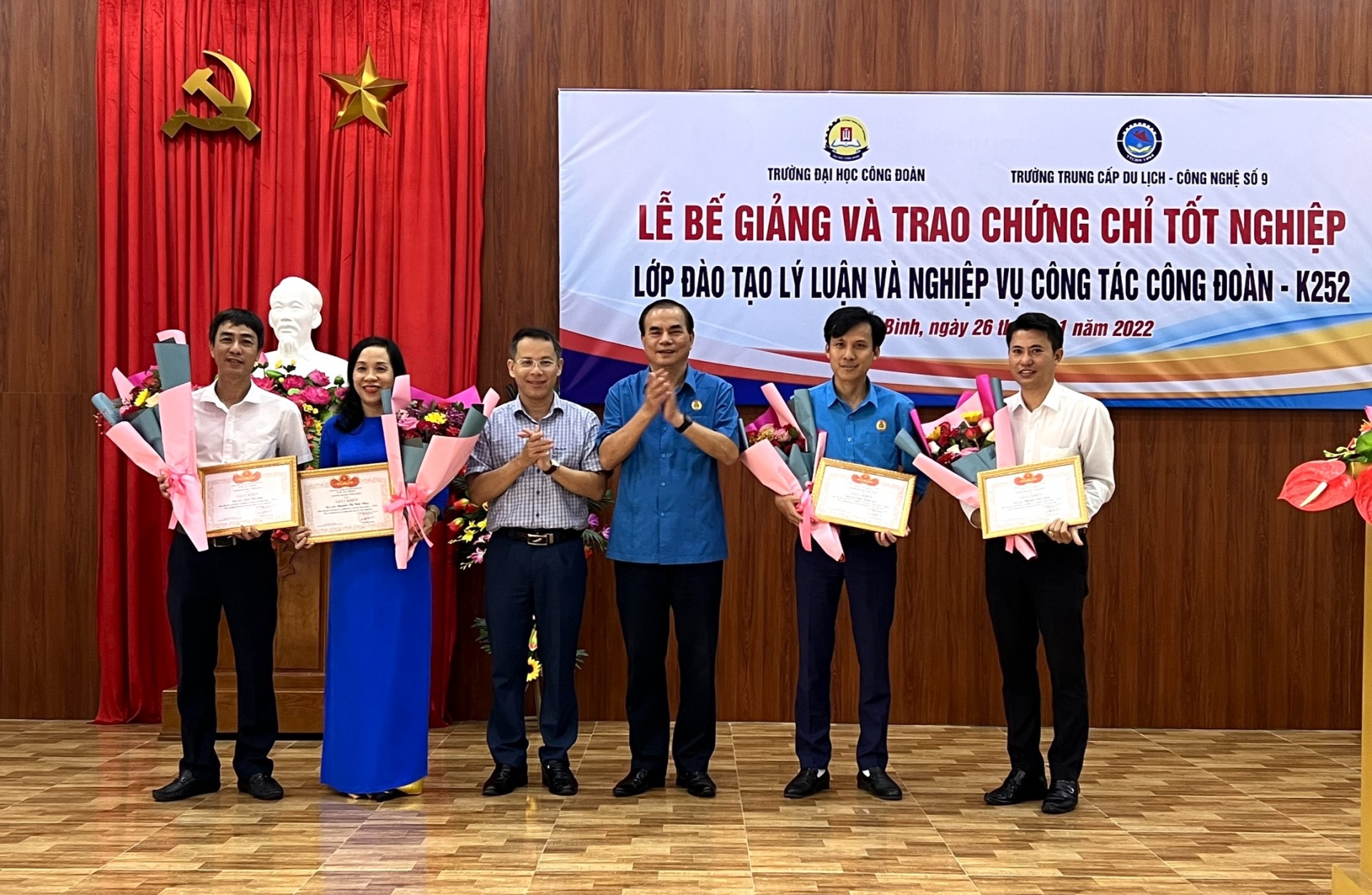Nâng cao lý luận, nghiệp vụ cho cán bộ công đoàn tỉnh Quảng Bình và Quảng Trị