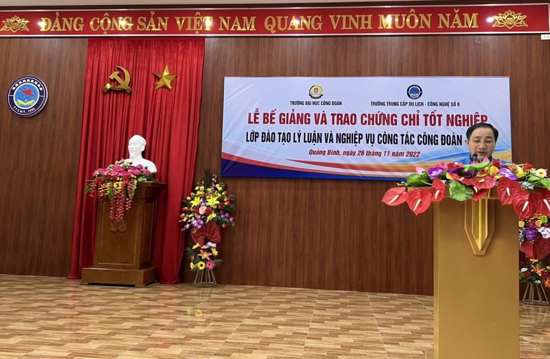 Nâng cao lý luận, nghiệp vụ cho cán bộ công đoàn tỉnh Quảng Bình và Quảng Trị
