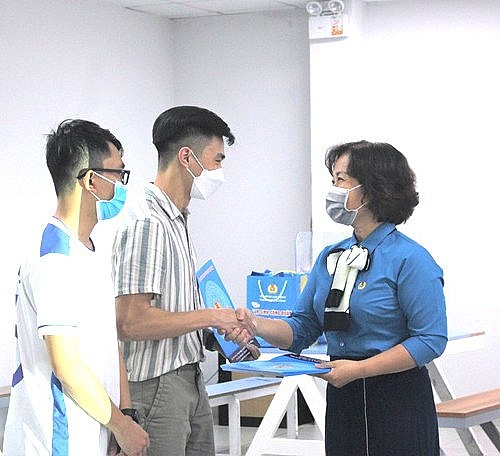 Vấn đề về công tác cán bộ công đoàn khi xem xét, sửa đổi, bổ sung Luật Công đoàn Vấn đề về công tác cán bộ công đoàn khi xem xét, sửa đổi, bổ sung Luật Công đoàn
