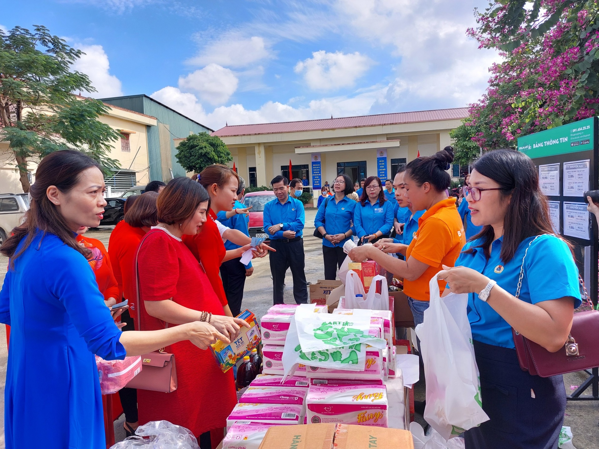 Xe “Siêu thị đoàn viên Công đoàn” đầu tiên được khởi hành đến với NLĐ khó khăn