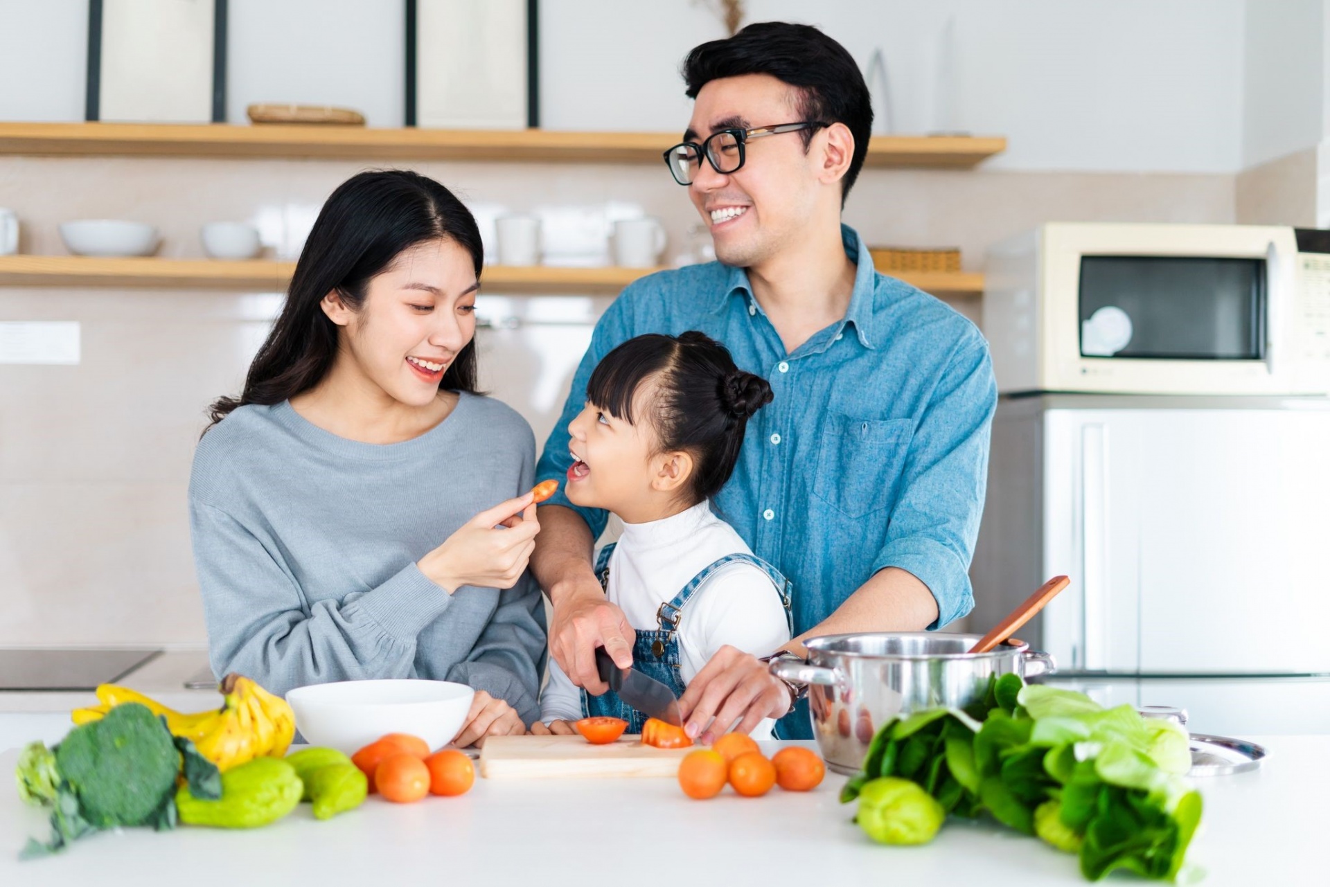 Người trẻ mong muốn sở hữu một căn nhà tiện nghi với mức giá hợp lý để an cư lạc nghiệp. (Ảnh minh họa) Người trẻ mong muốn sở hữu một căn nhà tiện nghi với mức giá hợp lý để an cư lạc nghiệp. (Ảnh minh họa)