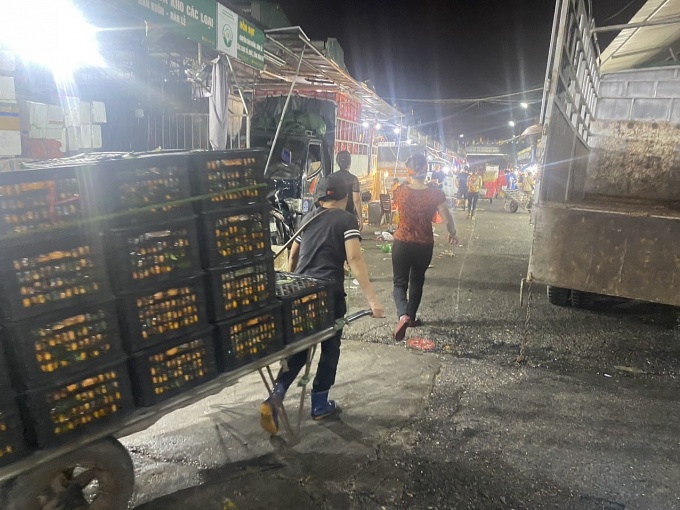 Những người lao động nữ...xuyên đêm