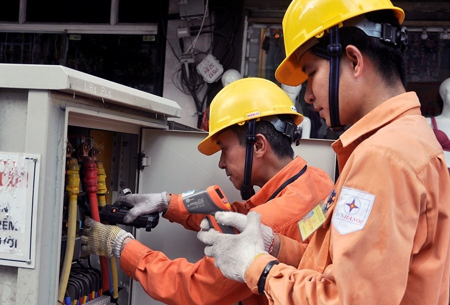 Điện lực miền Nam tích cực đẩy mạnh thi đua thực hiện 2.200 sáng kiến Điện lực miền Nam tích cực đẩy mạnh thi đua thực hiện 2.200 sáng kiến