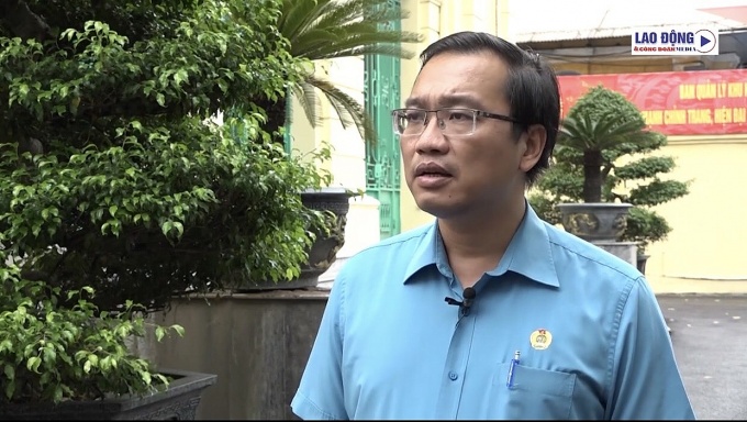 Nữ công nhân và chuyên gia từng có quan hệ tình cảm Nữ công nhân và chuyên gia từng có quan hệ tình cảm