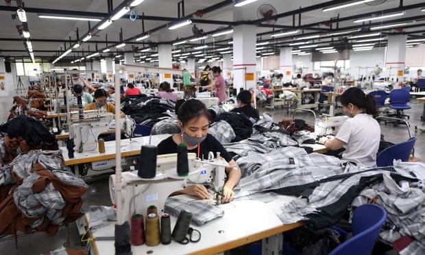 Doanh nghiệp sản xuất cầm chừng giữ chân người lao động