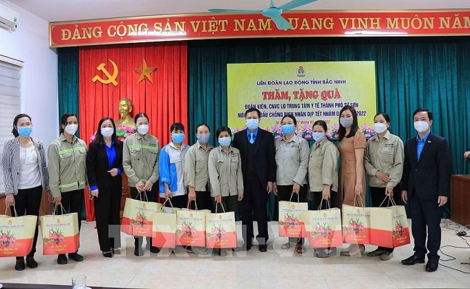 Thu hút, tập hợp NLĐ và tổ chức của NLĐ tại doanh nghiệp vào tổ chức Công đoàn Việt Nam Thu hút, tập hợp NLĐ và tổ chức của NLĐ tại doanh nghiệp vào tổ chức Công đoàn Việt Nam