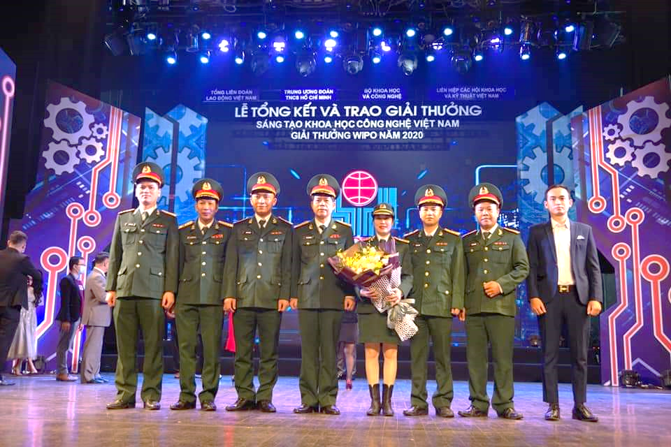Niềm đam mê làm chủ công nghệ trong nghiên cứu khoa học Niềm đam mê làm chủ công nghệ trong nghiên cứu khoa học
