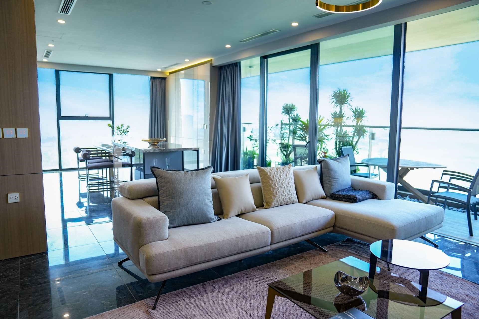 Khu vườn ban công diện tích lớn tầm nhìn hướng sông Hồng chỉ có tại Sunshine Golden River Khu vườn ban công diện tích lớn tầm nhìn hướng sông Hồng chỉ có tại Sunshine Golden River