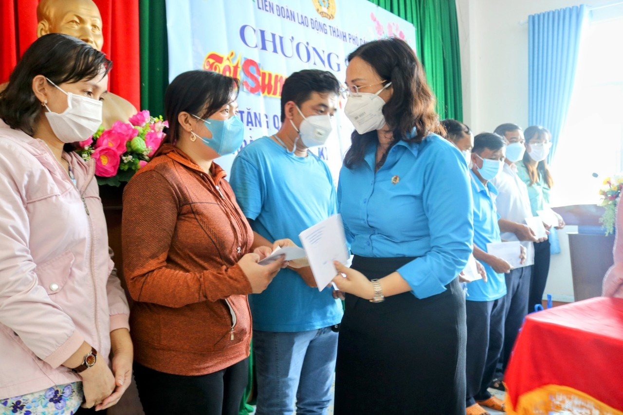 Đồng bằng sông Cửu Long: Đa dạng các hoạt động chăm lo Tết cho người lao động Đồng bằng sông Cửu Long: Đa dạng các hoạt động chăm lo Tết cho người lao động