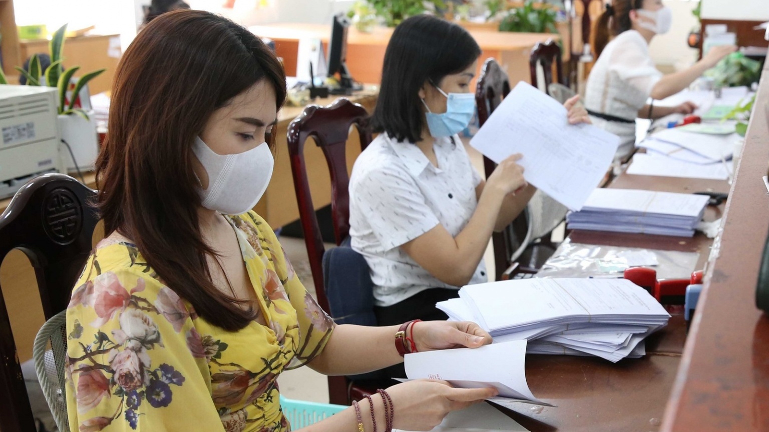 Xây dựng lộ trình cải cách tiền lương, sửa đổi quy định thu nhập đặc thù