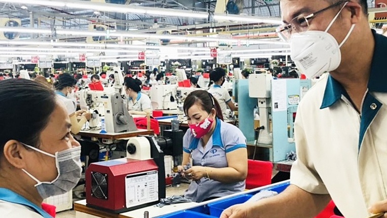 Doanh nghiệp thưởng Tết: “Cố gắng Tết không để ai phải buồn”