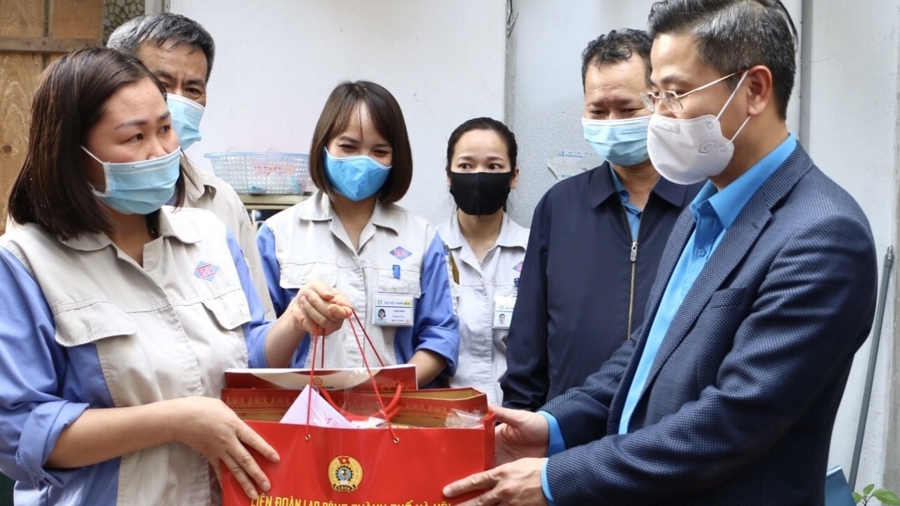 Kịp thời chia sẻ khó khăn với đoàn viên, NLĐ thiếu việc làm, bị nợ lương