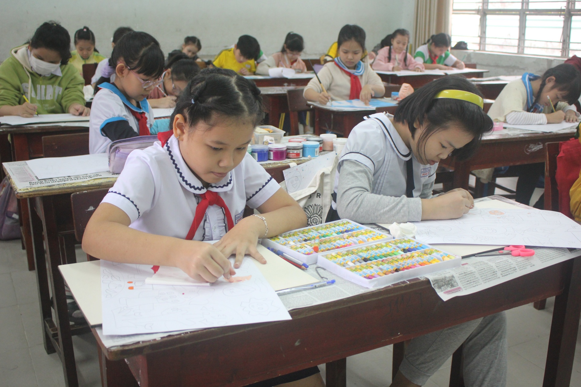 300 thiếu nhi tham gia vẽ tranh 