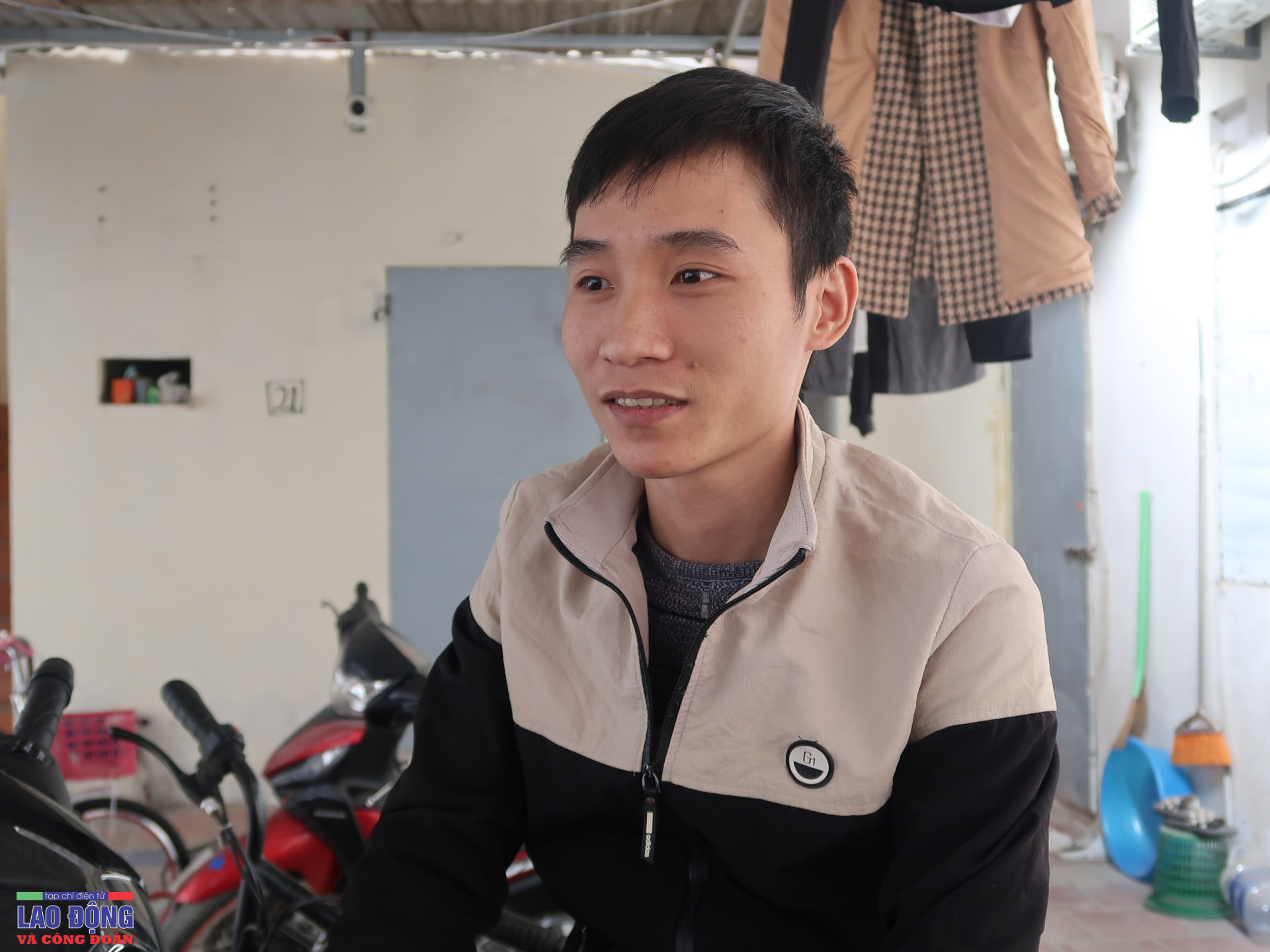 Công nhân “giật gấu vá vai” vì không có tích luỹ