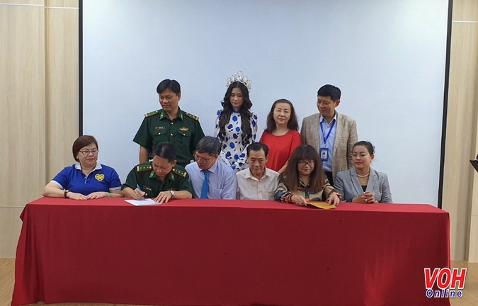Ký Biên bản liên tịch thực hiện chương trình Vì biển đảo xanh Tổ quốc Ký Biên bản liên tịch thực hiện chương trình Vì biển đảo xanh Tổ quốc