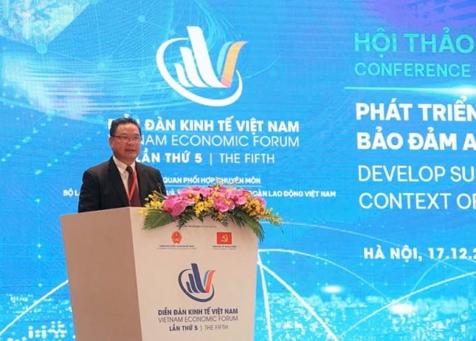 Chú trọng phát triển thị trường lao động và bảo đảm an sinh xã hội Chú trọng phát triển thị trường lao động và bảo đảm an sinh xã hội