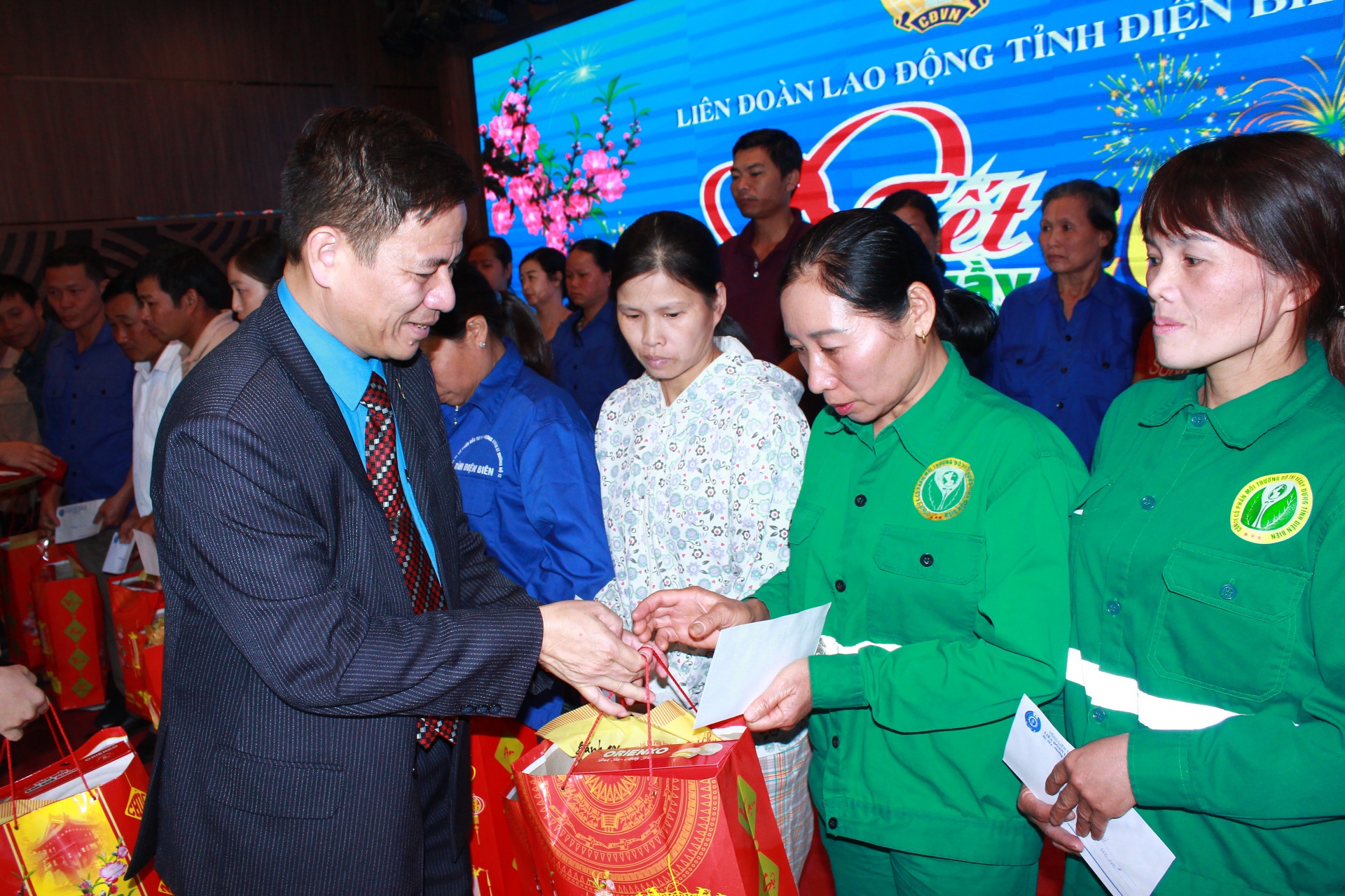 LĐLĐ Điện Biên: 10 hoạt động chăm lo đoàn viên Tết Quý Mão 2023