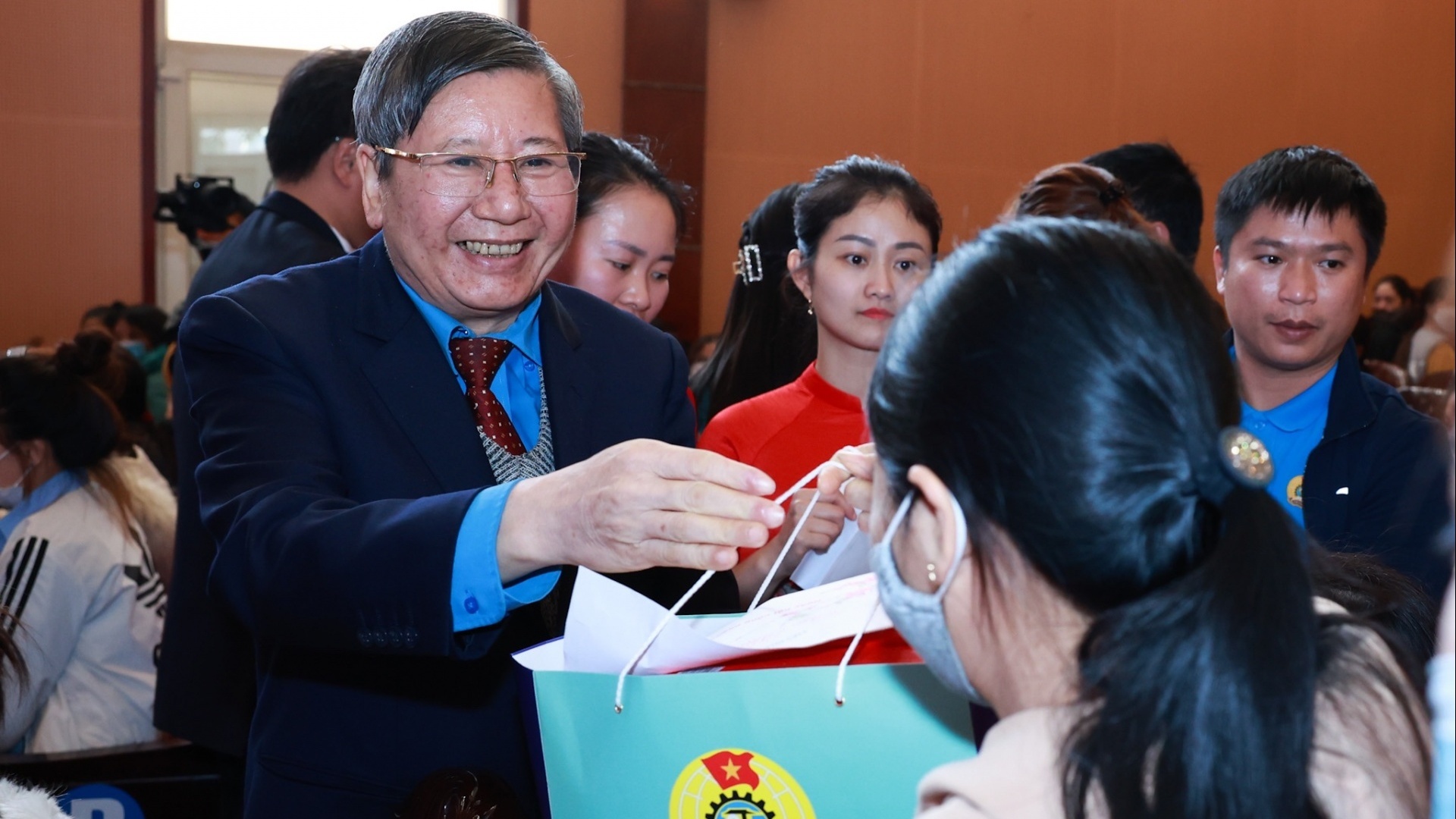 LĐLĐ tỉnh Hưng Yên: Vì một cái Tết đầm ấm, một mùa Xuân vui tươi cho công nhân lao động