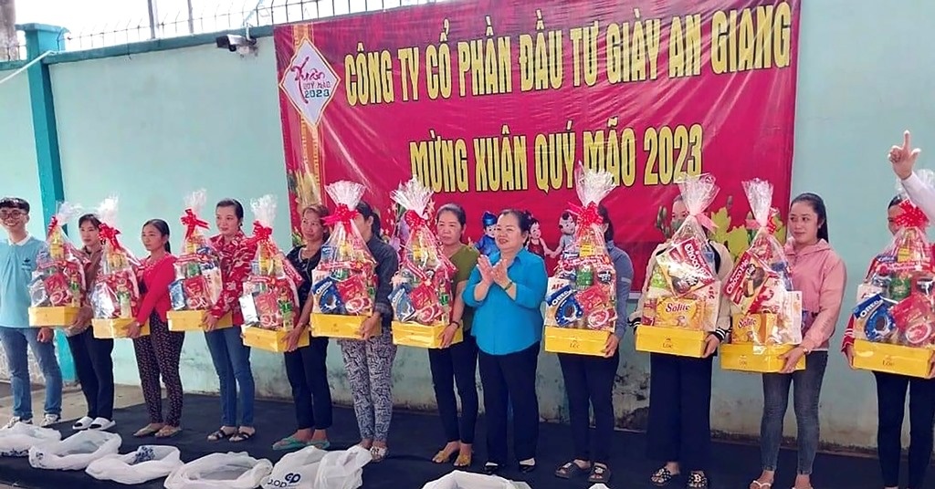 Công đoàn An Giang tích cực chăm lo Tết cho đoàn viên, người lao động