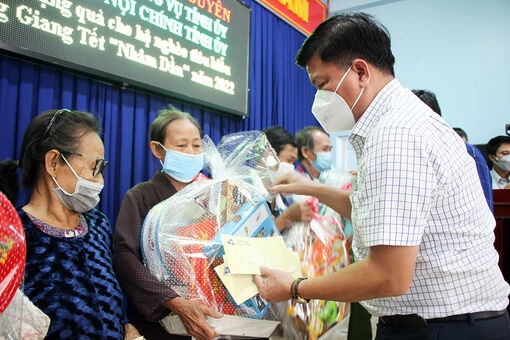 Công đoàn An Giang tích cực chăm lo Tết cho đoàn viên, người lao động