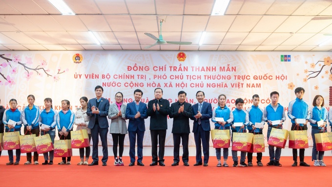 Phó chủ tịch Thường trực Quốc hội thăm, tặng quà Tết cho công nhân Phó chủ tịch Thường trực Quốc hội thăm, tặng quà Tết cho công nhân