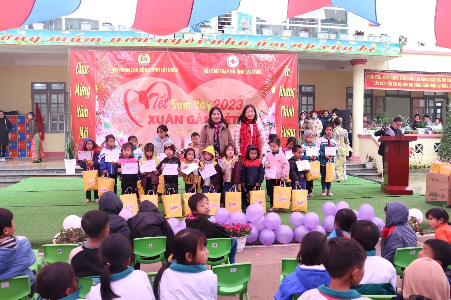 “Tết sum vầy” nơi vùng cao Phong Thổ