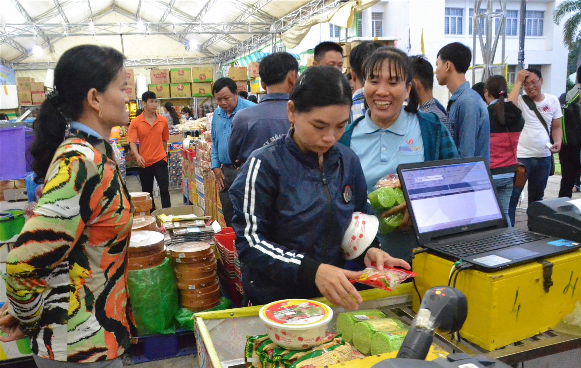 ĐBSCL: Chợ Tết Công đoàn 2023 có nhiều hoạt động phong phú, hàng hóa đa dạng ĐBSCL: Chợ Tết Công đoàn 2023 có nhiều hoạt động phong phú, hàng hóa đa dạng
