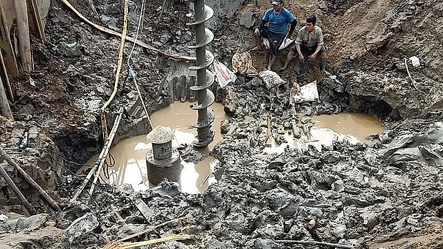 Vụ bé 10 tuổi rơi ống sâu 35m: Vẫn chưa xác định được vị trí cháu bé