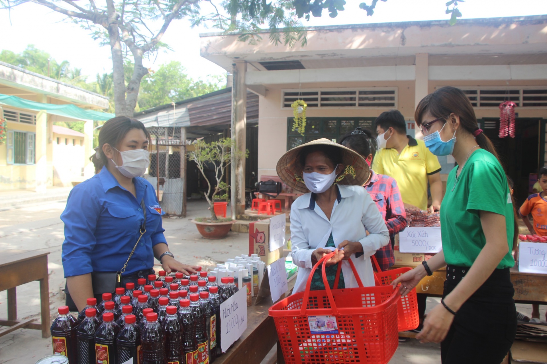 Chợ Tết Công đoàn: Mang hương xuân đến đoàn viên, người lao động