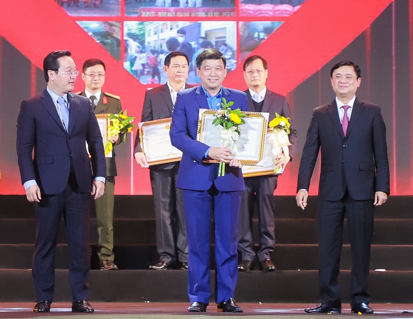 Công đoàn Nghệ An ủng hộ 5 tỷ đồng Chương trình Công đoàn Nghệ An ủng hộ 5 tỷ đồng Chương trình