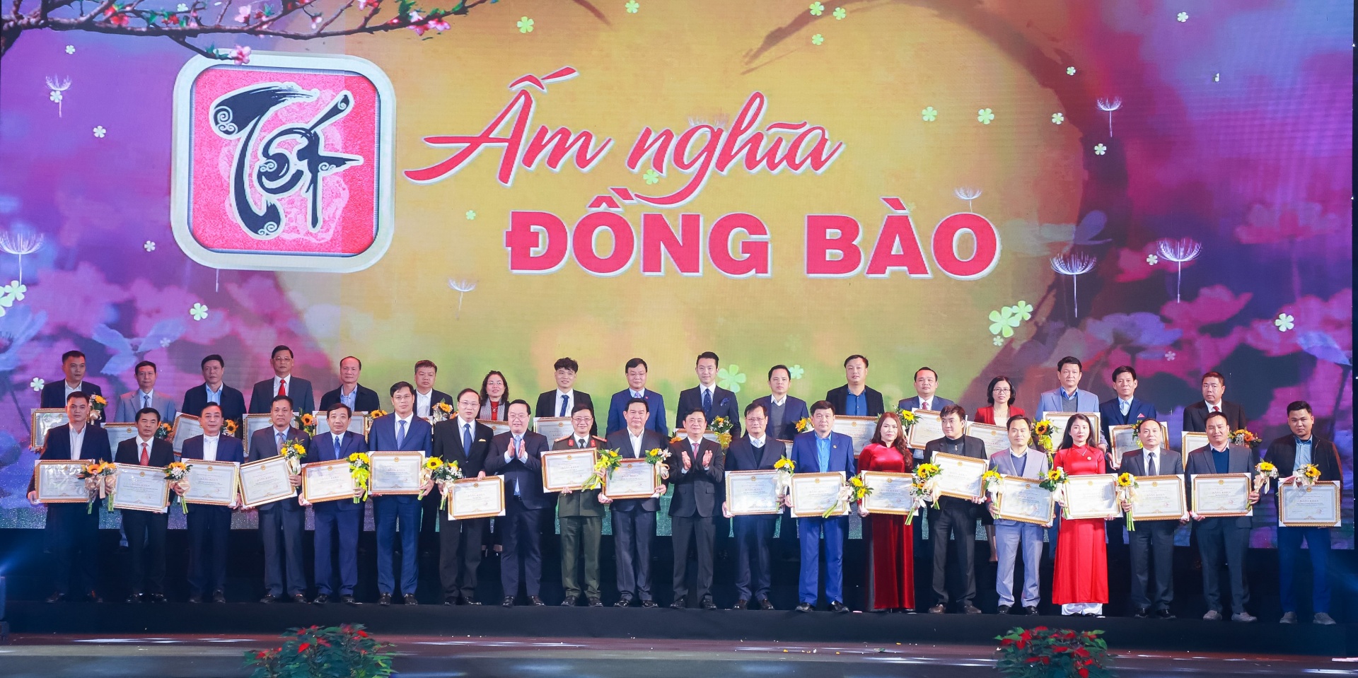 Công đoàn Nghệ An ủng hộ 5 tỷ đồng Chương trình Công đoàn Nghệ An ủng hộ 5 tỷ đồng Chương trình