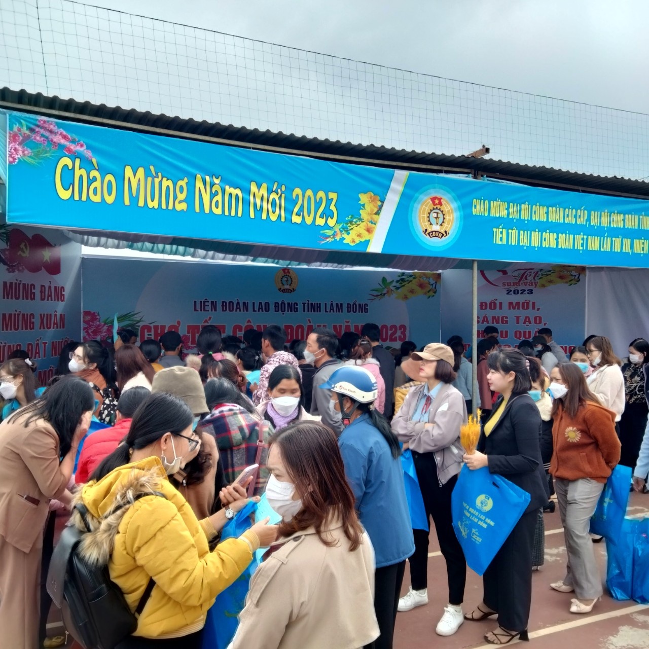 “Chợ tết Công đoàn năm 2023” ở Lâm Đồng sôi nổi và ấm tình đoàn viên