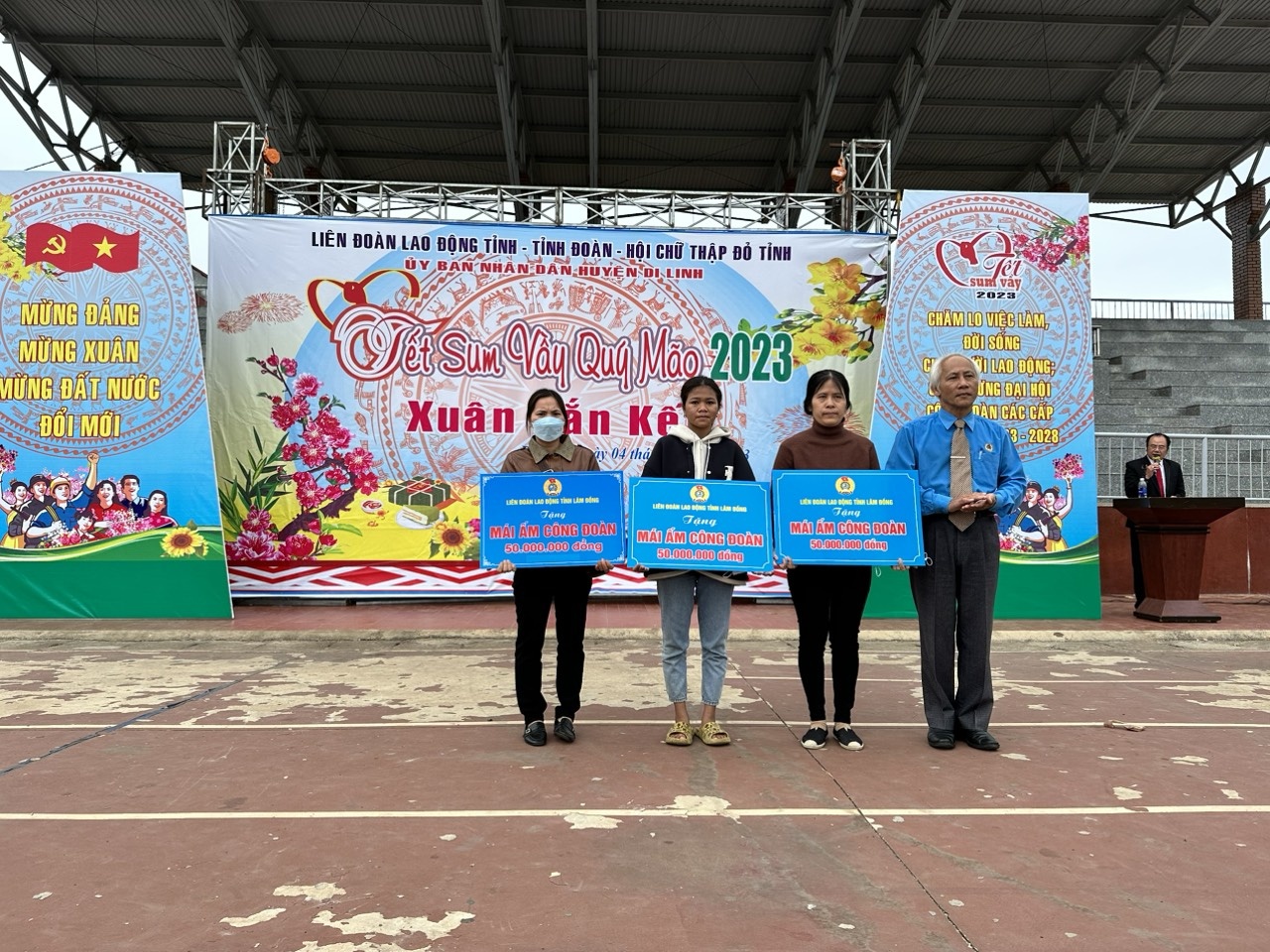 “Chợ tết Công đoàn năm 2023” ở Lâm Đồng sôi nổi và ấm tình đoàn viên