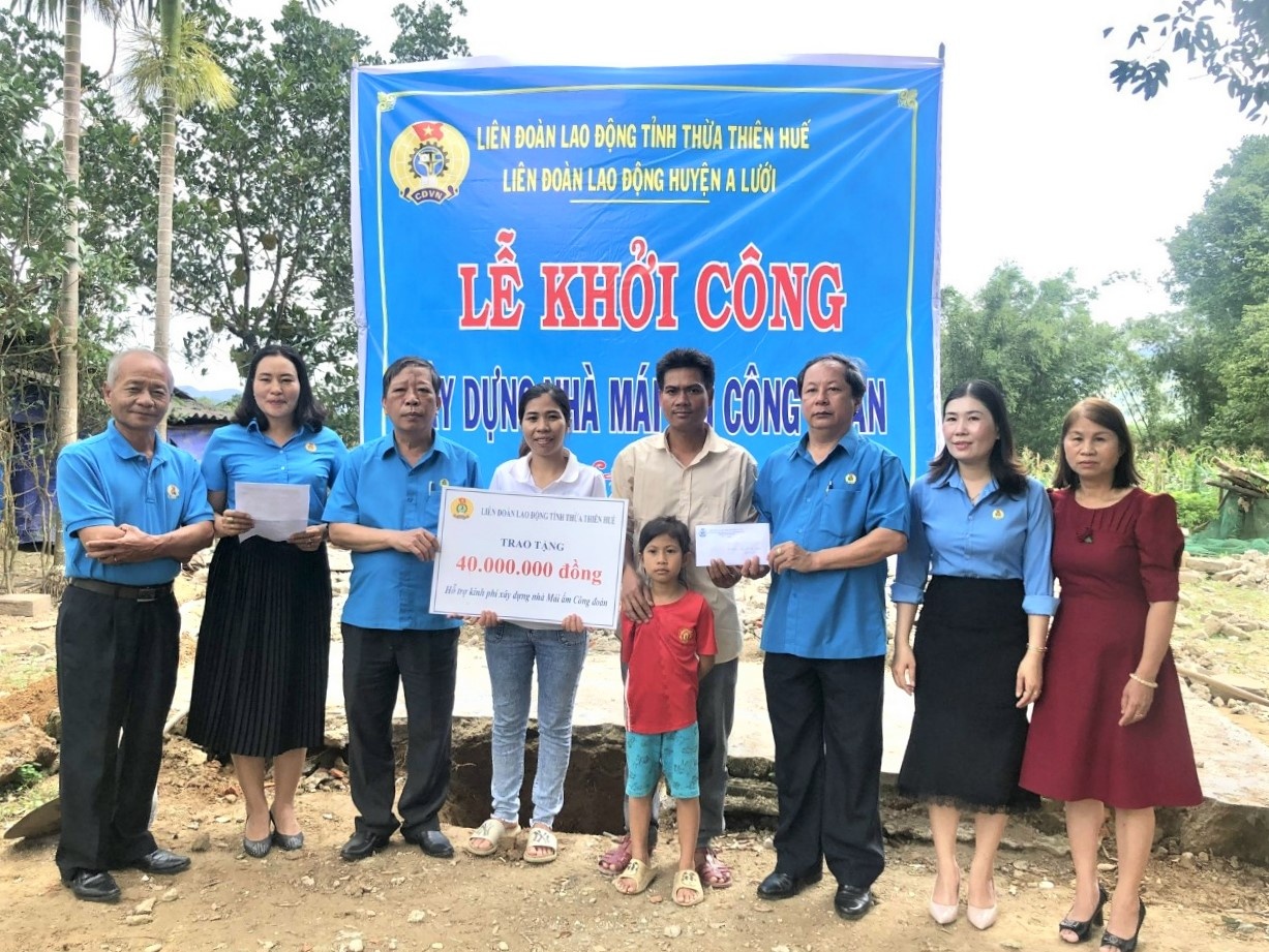 Công đoàn Thừa Thiên Huế: Gần 22 tỉ đồng hỗ trợ đoàn viên, NLĐ khó khăn trong năm 2022 Công đoàn Thừa Thiên Huế: Gần 22 tỉ đồng hỗ trợ đoàn viên, NLĐ khó khăn trong năm 2022