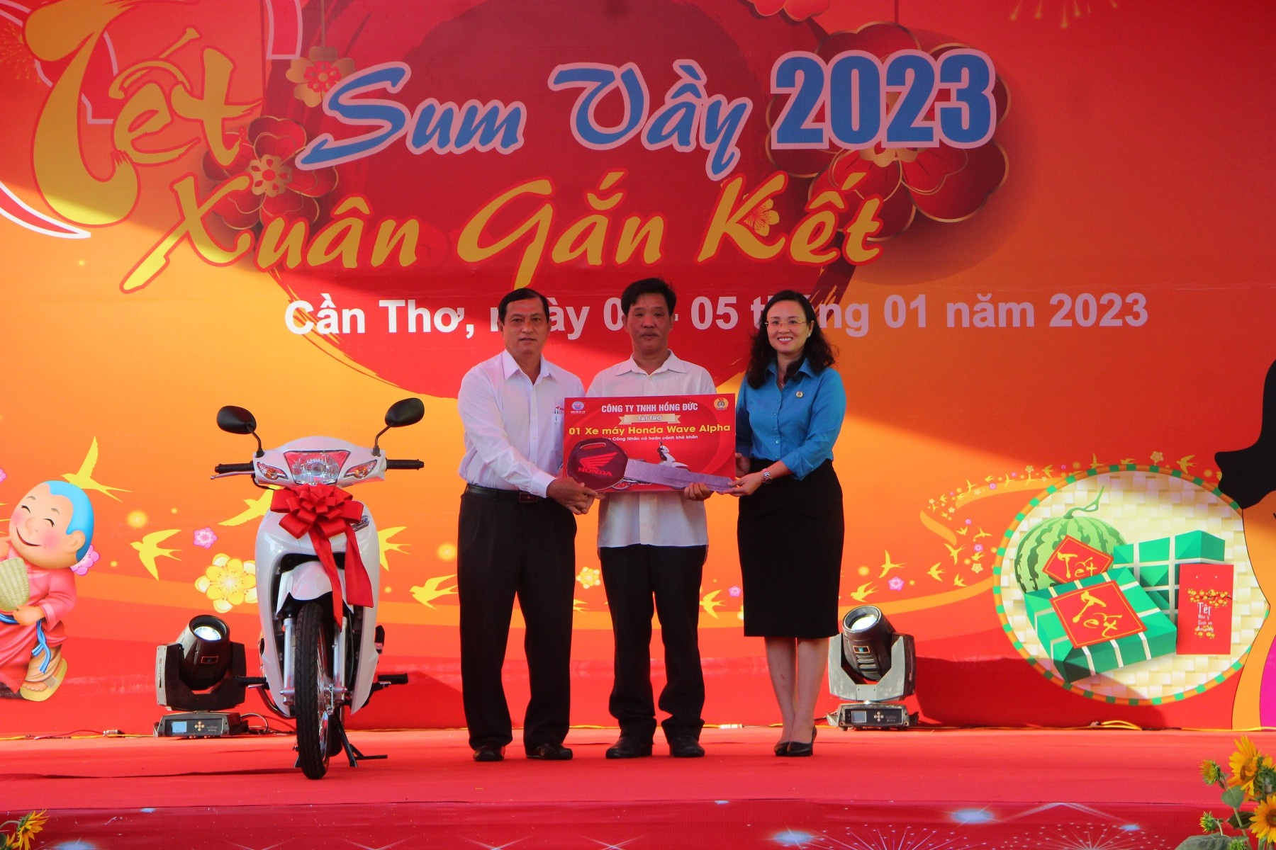 “Tết sum vầy - Xuân gắn kết” mang xuân ấm áp, chia sẻ yêu thương