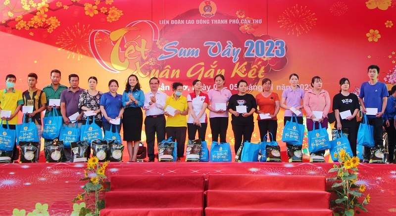 “Tết sum vầy - Xuân gắn kết” mang xuân ấm áp, chia sẻ yêu thương