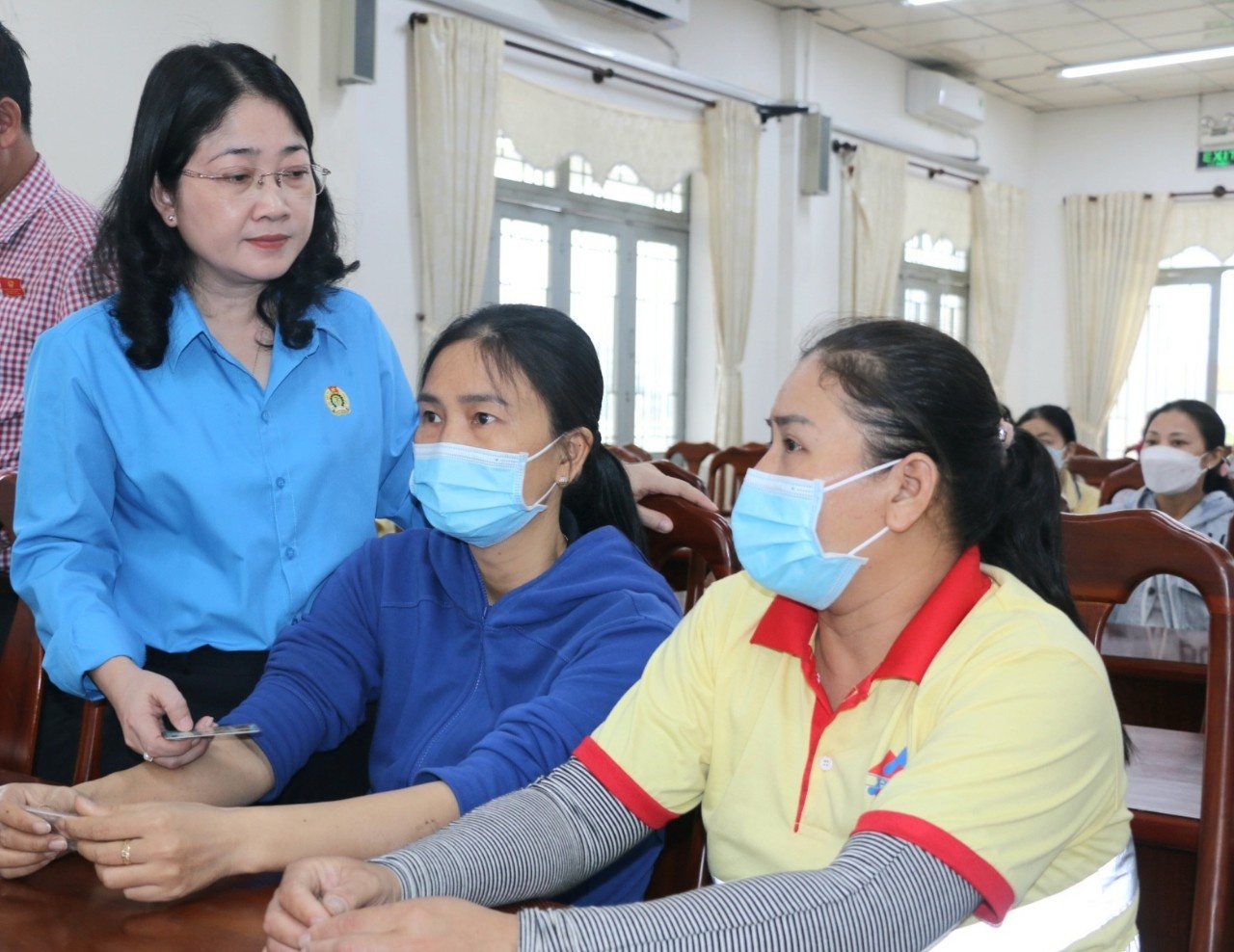 Bình Dương: Công đoàn, chính quyền đến thăm, tặng quà Tết cho đoàn viên, NLĐ khó khăn