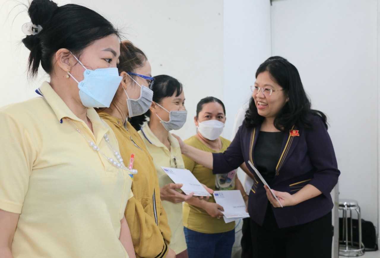 Bình Dương: Công đoàn, chính quyền đến thăm, tặng quà Tết cho đoàn viên, NLĐ khó khăn