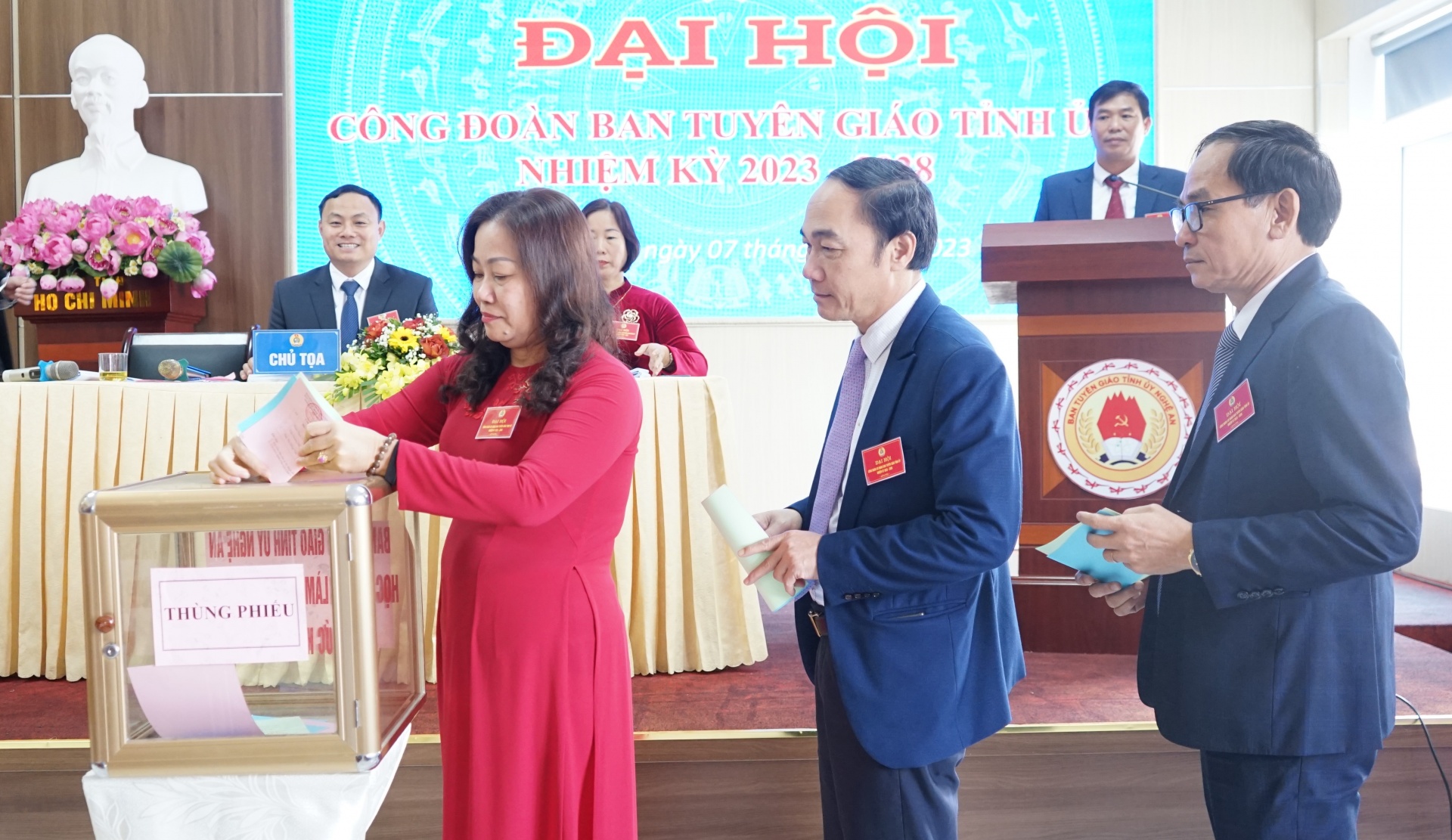 Phấn đấu trở thành đơn vị kiểu mẫu của Công đoàn Viên chức tỉnh Nghệ An
