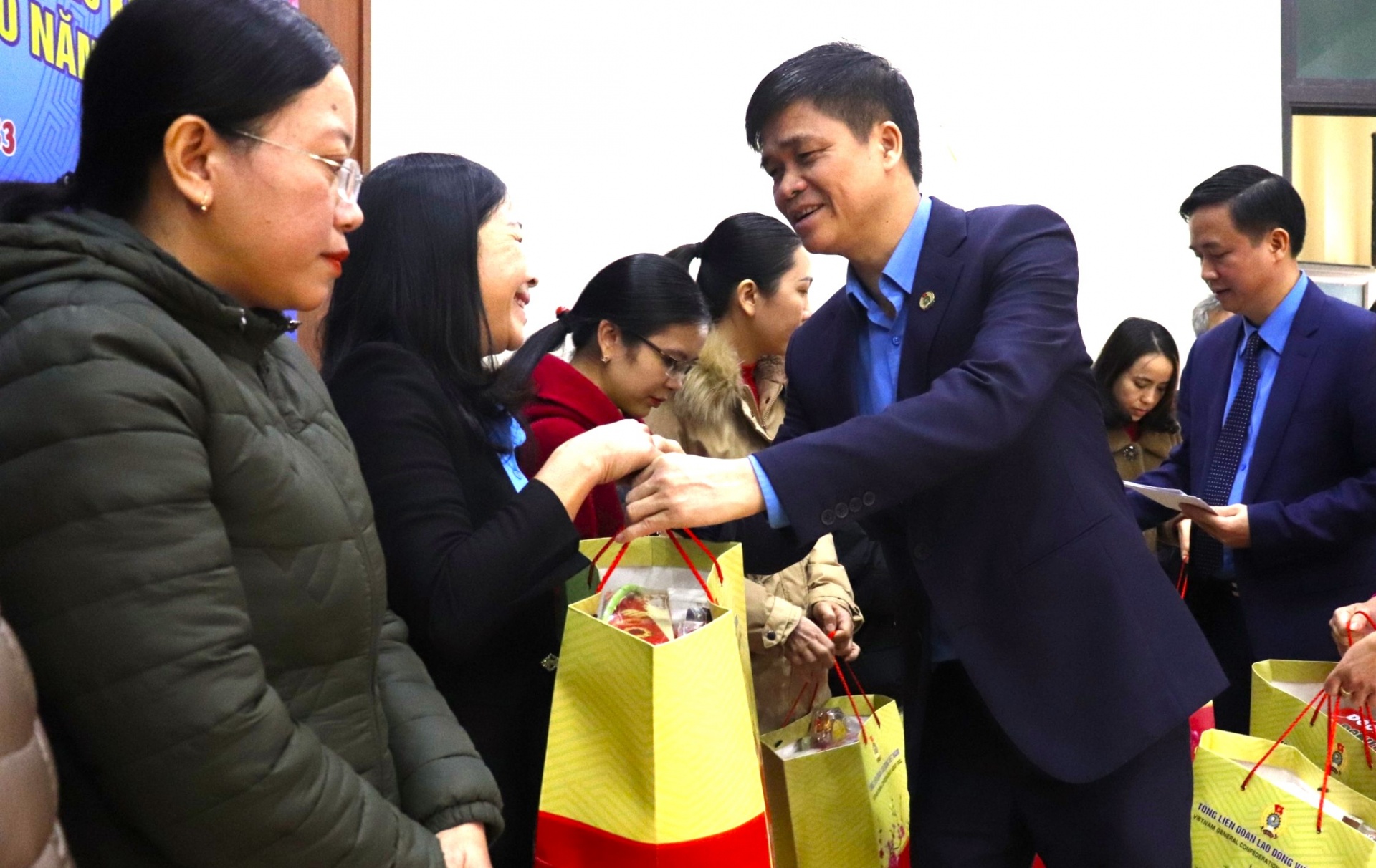 Quảng Bình: Công đoàn chăm lo Tết, chia sẻ khó khăn với đoàn viên, NLĐ Quảng Bình: Công đoàn chăm lo Tết, chia sẻ khó khăn với đoàn viên, NLĐ
