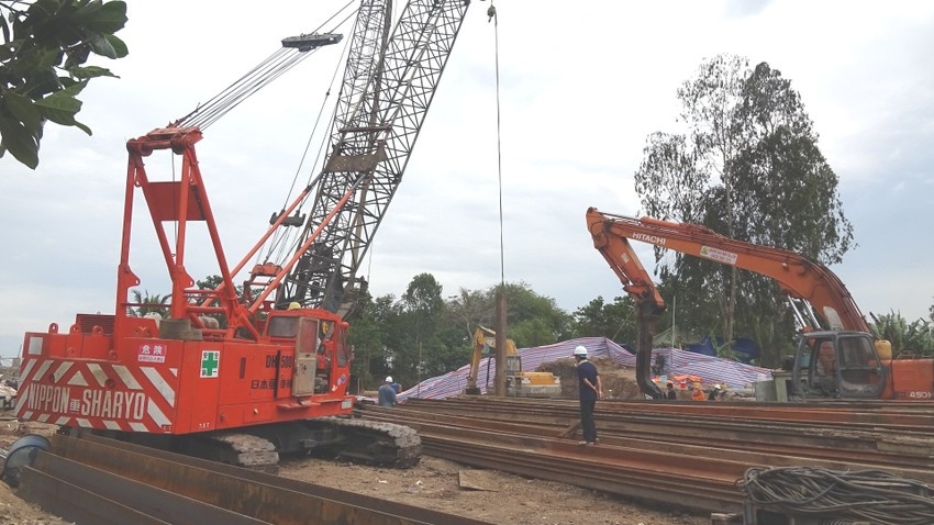 Vụ bé 10 tuổi rơi ống sâu 35m: Đã bước sang ngày thứ 10 Vụ bé 10 tuổi rơi ống sâu 35m: Đã bước sang ngày thứ 10
