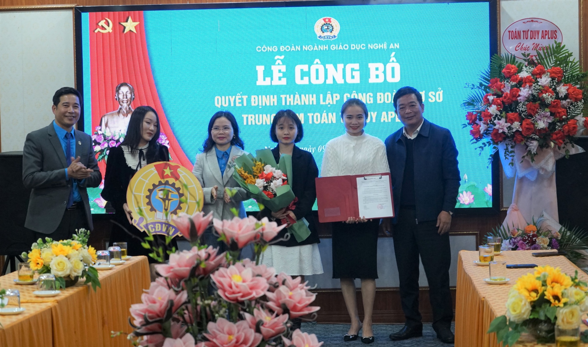 Ấm áp, thân tình chương trình Tết Sum vầy của Công đoàn ngành Giáo dục Nghệ An Ấm áp, thân tình Chương trình “Tết sum vầy” của Công đoàn ngành Giáo dục Nghệ An