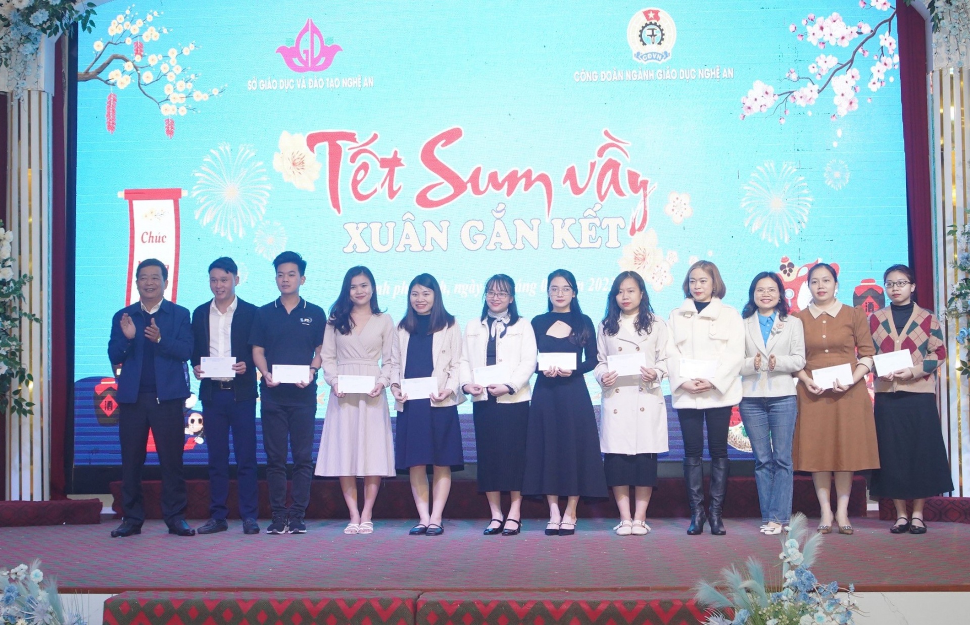 Ấm áp, thân tình chương trình Tết Sum vầy của Công đoàn ngành Giáo dục Nghệ An Ấm áp, thân tình Chương trình “Tết sum vầy” của Công đoàn ngành Giáo dục Nghệ An
