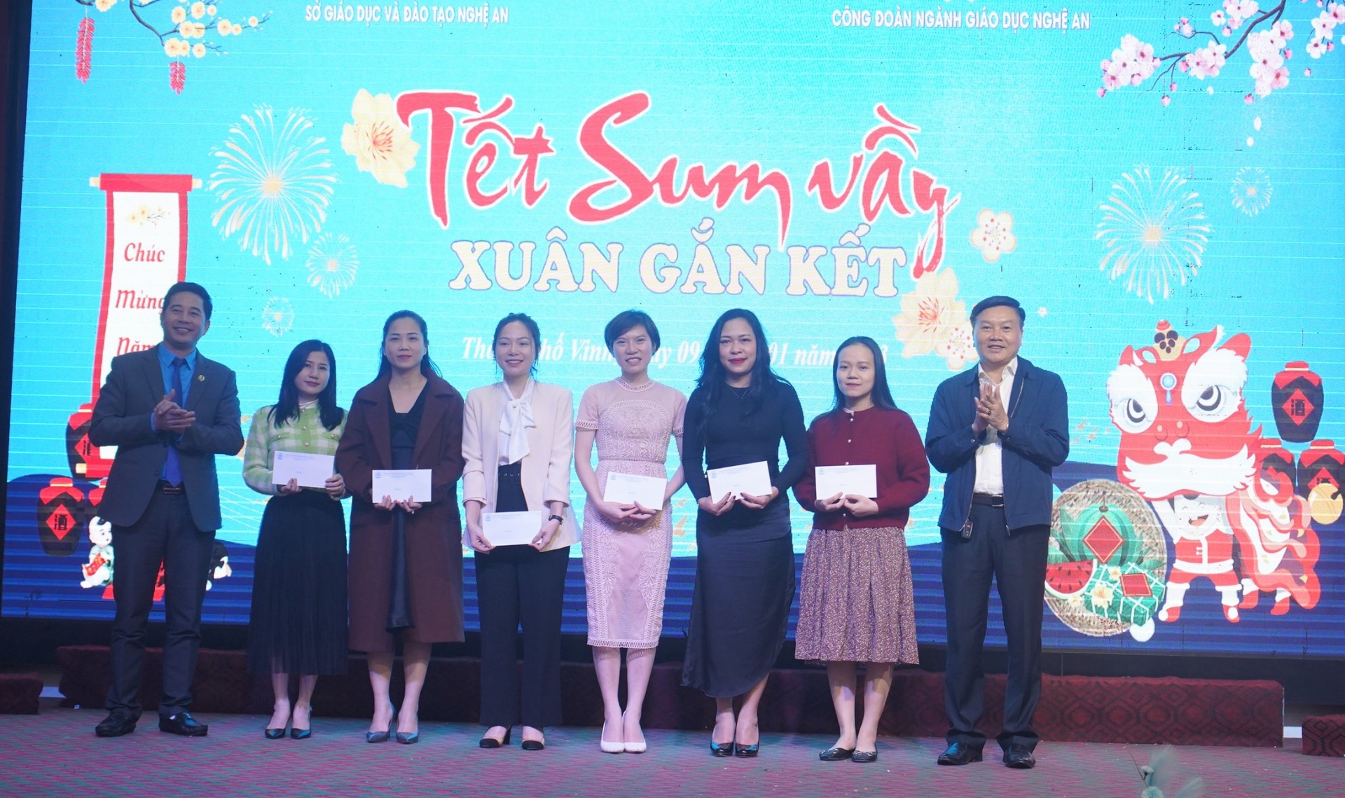 Ấm áp, thân tình chương trình Tết Sum vầy của Công đoàn ngành Giáo dục Nghệ An Ấm áp, thân tình Chương trình “Tết sum vầy” của Công đoàn ngành Giáo dục Nghệ An