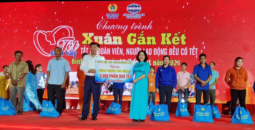 Bình Phước: Đoàn viên, NLĐ hân hoan đón “Tết sum vầy - Xuân gắn kết 2023” Bình Phước: Đoàn viên, NLĐ hân hoan đón “Tết sum vầy - Xuân gắn kết 2023”