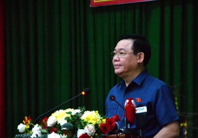 Chủ tịch Quốc hội Vương Đình Huệ thăm, tặng quà Tết cho người lao động