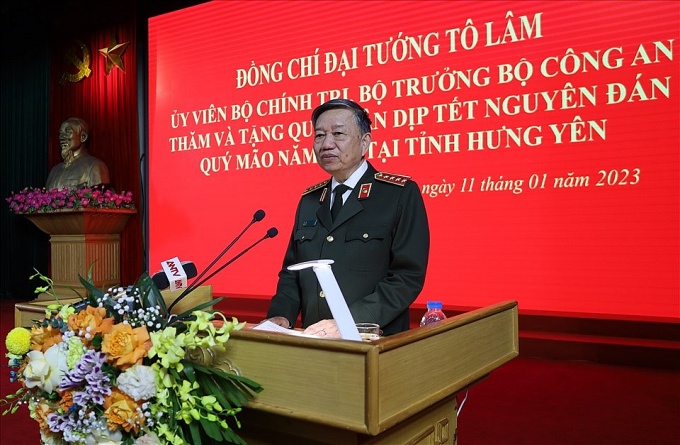 Đại tướng Tô Lâm trao quà Tết cho công nhân tại tỉnh Hưng Yên Đại tướng Tô Lâm trao quà Tết cho công nhân tại tỉnh Hưng Yên