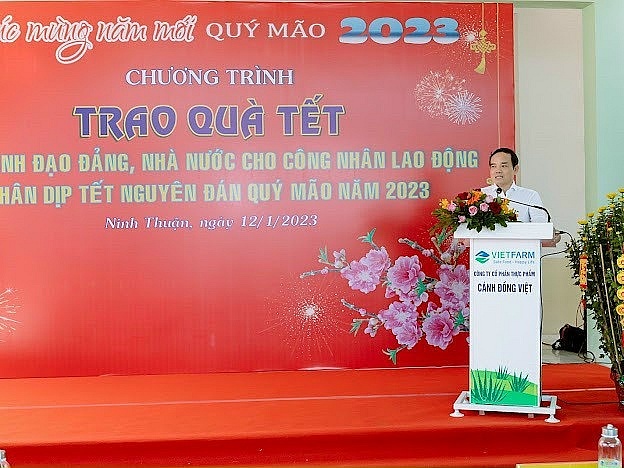 Phó Thủ tướng thăm, tặng quà cho công nhân, NLĐ khó khăn tỉnh Ninh Thuận
