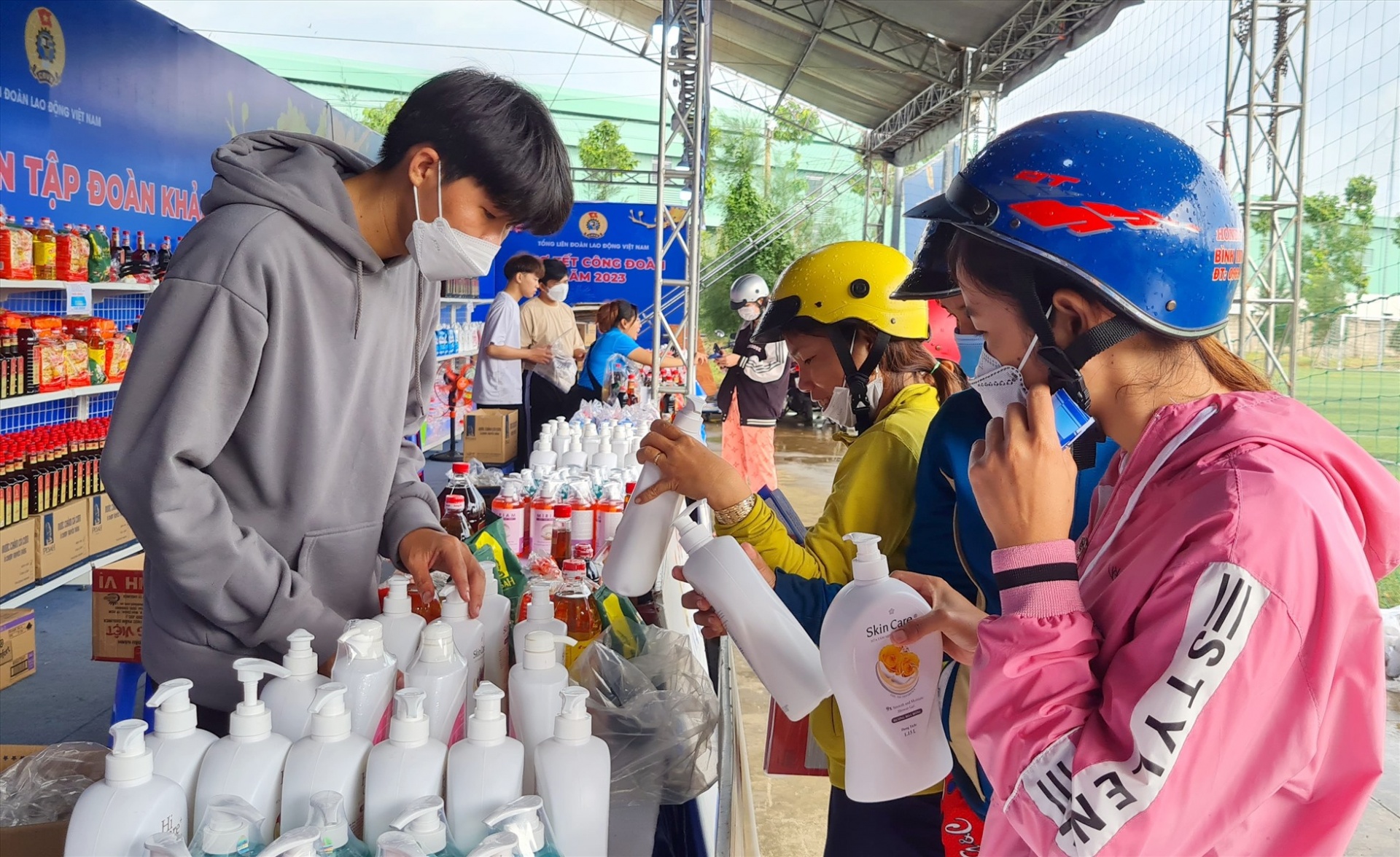 Cà Mau: Chợ Tết Công đoàn 2023 ấm áp yêu thương Cà Mau: Chợ Tết Công đoàn 2023 ấm áp yêu thương